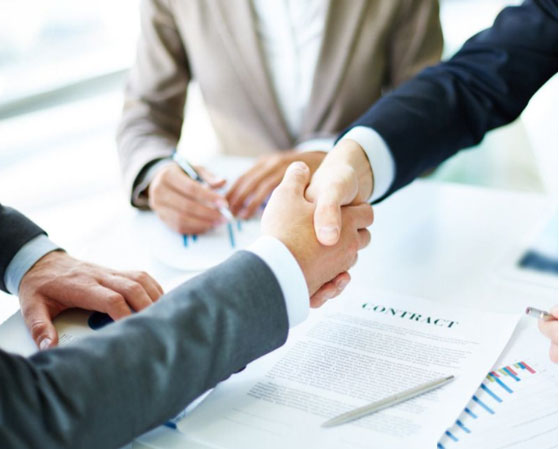 在多工位冷鐓機(jī)的設(shè)計(jì)和制造中，如何考慮生產(chǎn)效率和加工精度的平衡？有哪些優(yōu)化措施和技術(shù)？